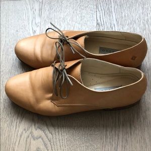 Nisolo Oliver leather oxford (almond)